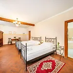Barbakan Szálloda 3*
